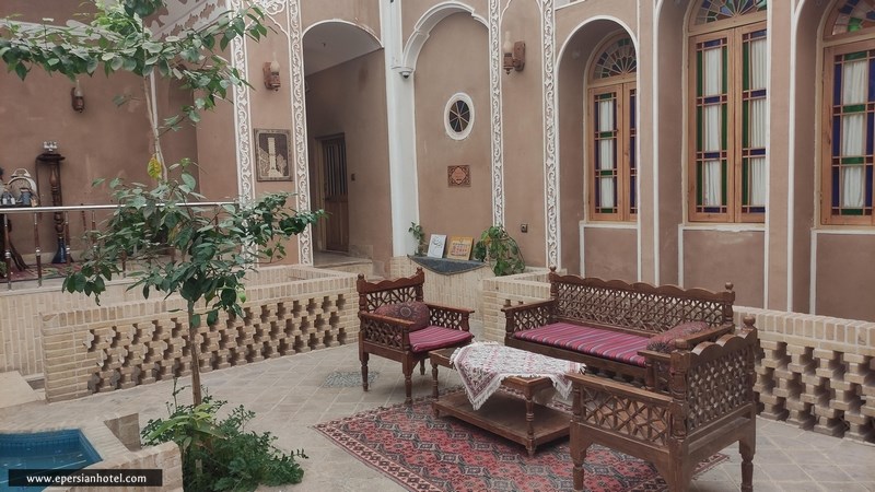 حیاط هتل خوان دوحد یزد